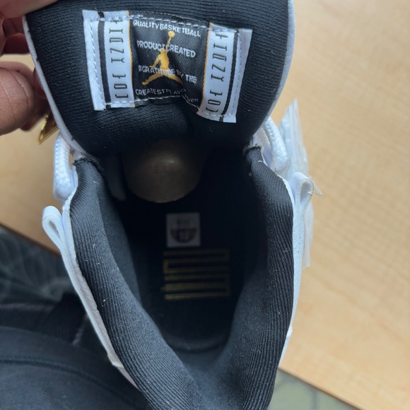 Jordan 11 Retro DMP Gratitude (2023),BLACK/WHITE/METALLIC GOLD,CT8012-170 - Picture 8 of 11